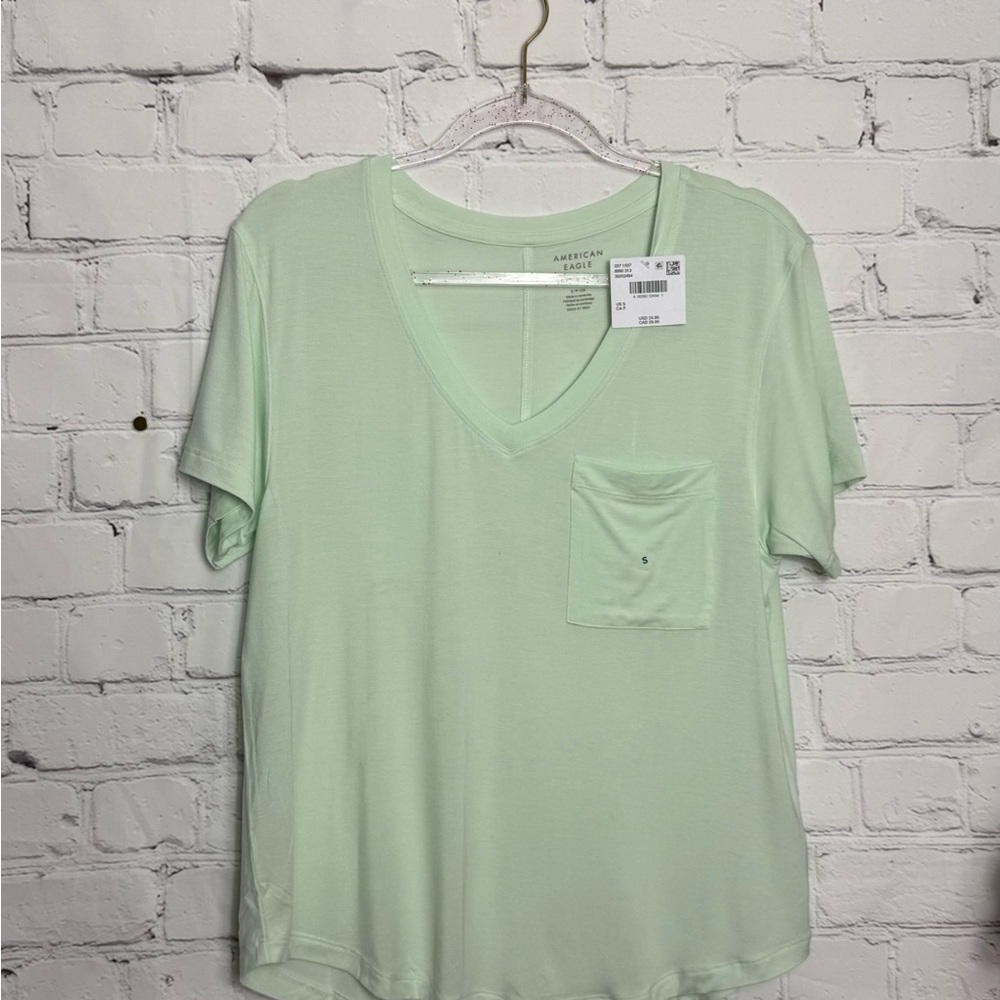 American Eagle Outfitters Light Green V-Neck Tee NEW!